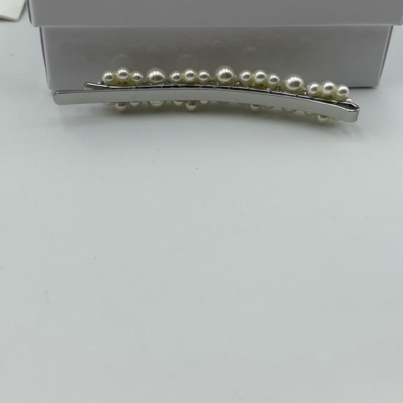 BNWT in box Simone Rocha flower hair clip Platinum Tone Pearl - Picture 6 of 8